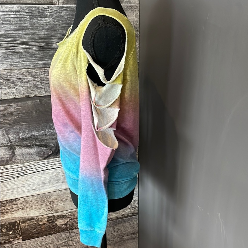 Colorful Gradient Cold Shoulder Top - Picture 2 of 4